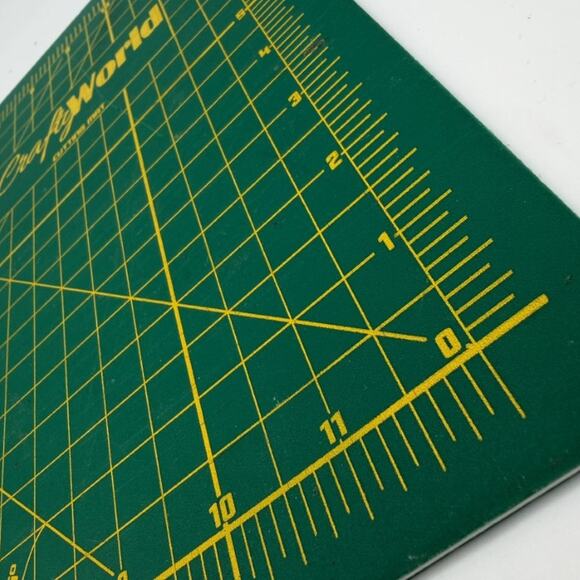 CraftyWorld Self-Healing Rotary Cutting Mat 9x12 Inches Double Sided Used - Picture 3 of 4